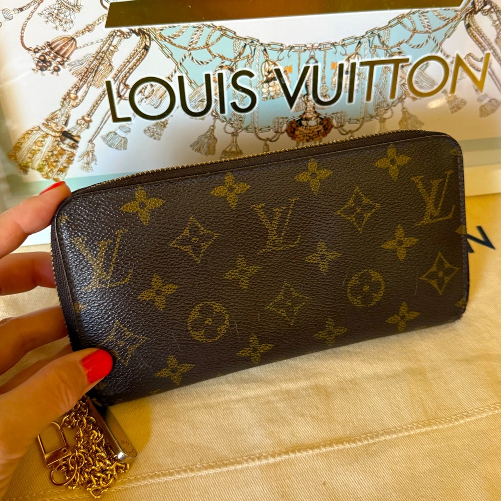Louis Vuitton Monogram Large Zipper Wallet Purse - Picture 5 of 16